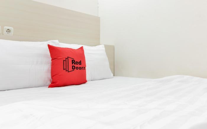 RedDoorz near Pancoran