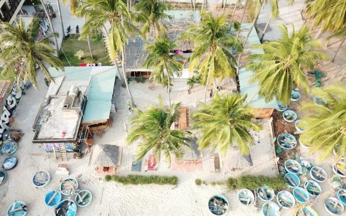 EVA HUT Mui Ne Beach Hostel