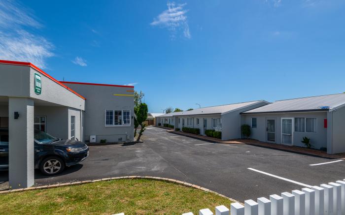 Aurora City Suites Motel 