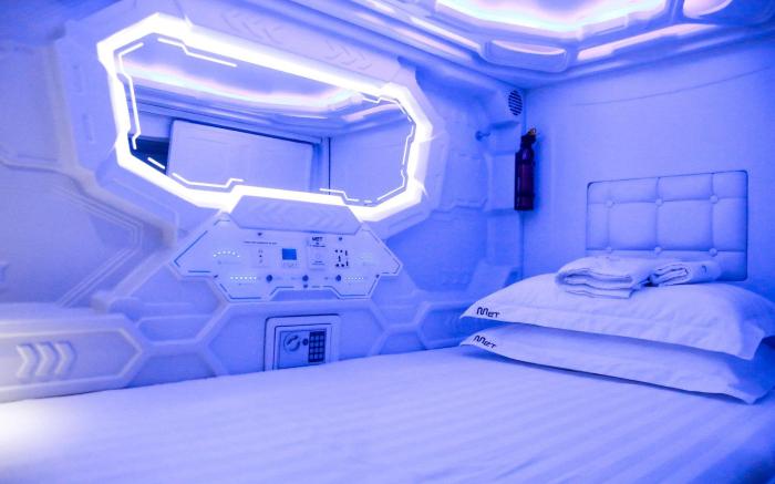 MET A Space Pod @ Arab Street