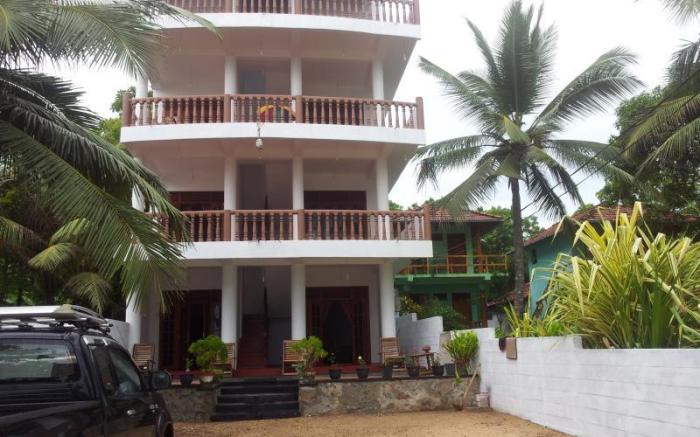 Golden Surfer Beach Hotel
