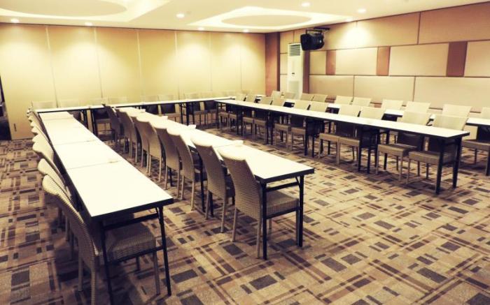 Dewarna Hotel and Convention Bojonegoro