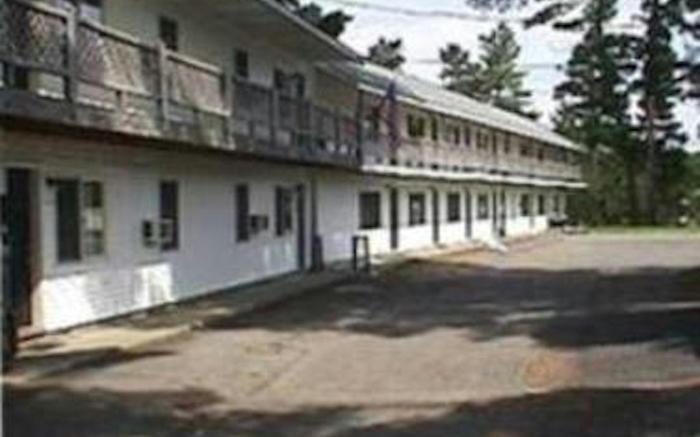 Milford Motel On the River