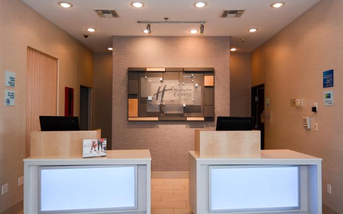 Holiday Inn Express Hotel & Suites New Boston By IHG