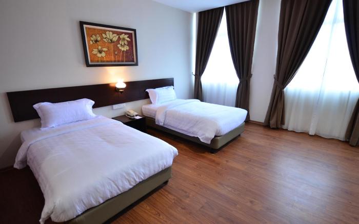 906 Riverside Hotel
