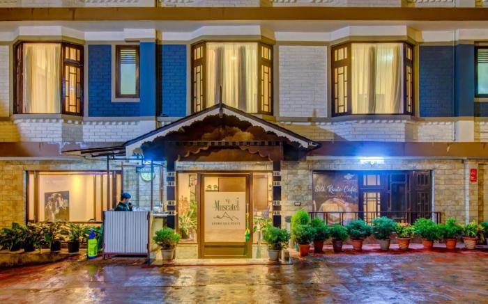 Muscatel Grand Silkroute - 300 Mts from MG Marg