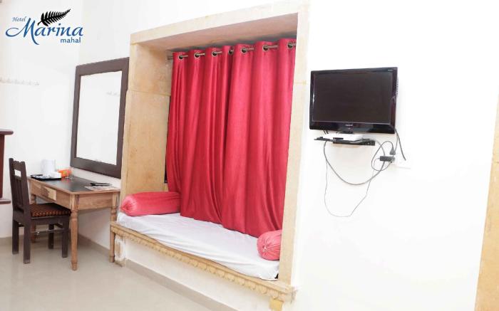 Hotel Marina Mahal