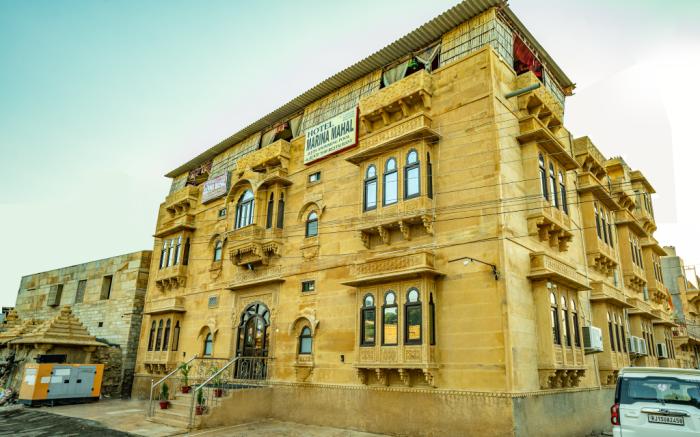 Hotel Marina Mahal