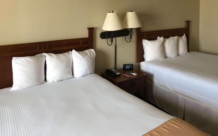 Econo Lodge Inn & Suites Bridgeport