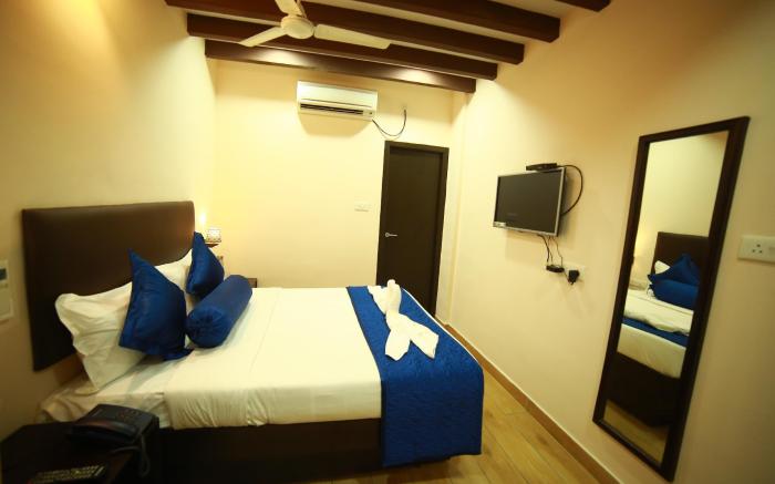 SAPPHIRE INN