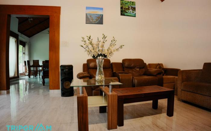 Tripgraam Riverside Villa