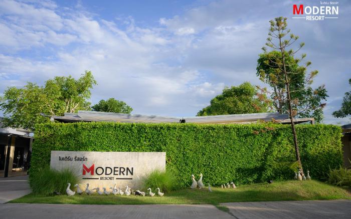 Modern resort Phichit