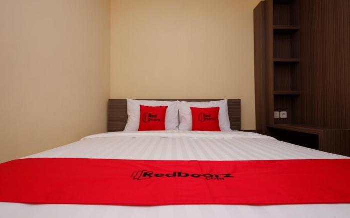 RedDoorz Plus near Paragon Mall Semarang