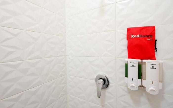 RedDoorz Plus near Paragon Mall Semarang