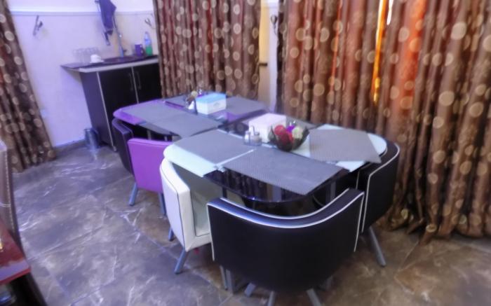 Moongate Hotel and Suites, Ibara