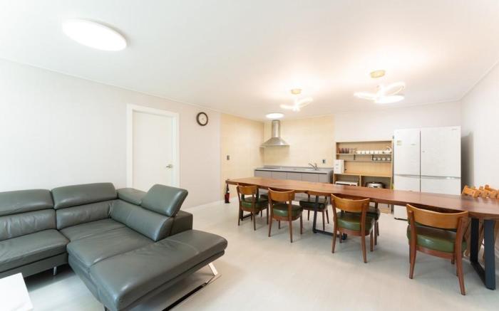 Full Room Detached Pension