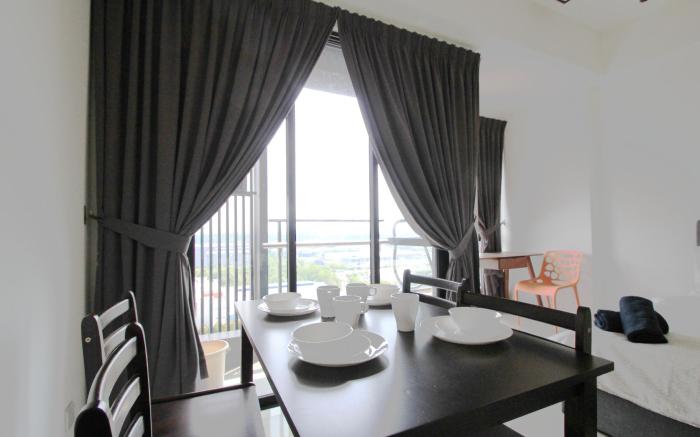 A Lovely, Utropolis Studio Near KDU, FREE Parking