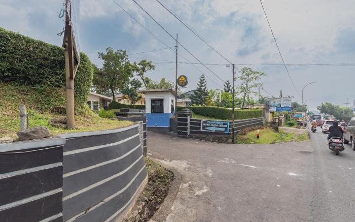 RedDoorz @ House Of Dirga Cisarua Puncak