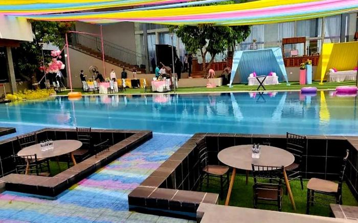 The Democracy Hotel & Resorts