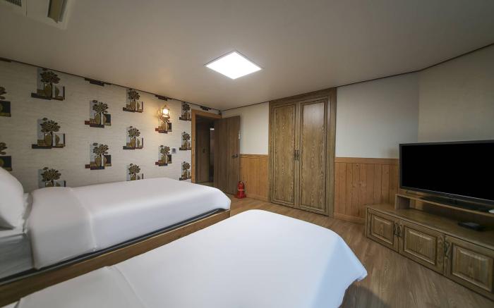 Cheonjeyeon Hotel Suite Room