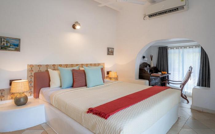 LohonoStays Santorini