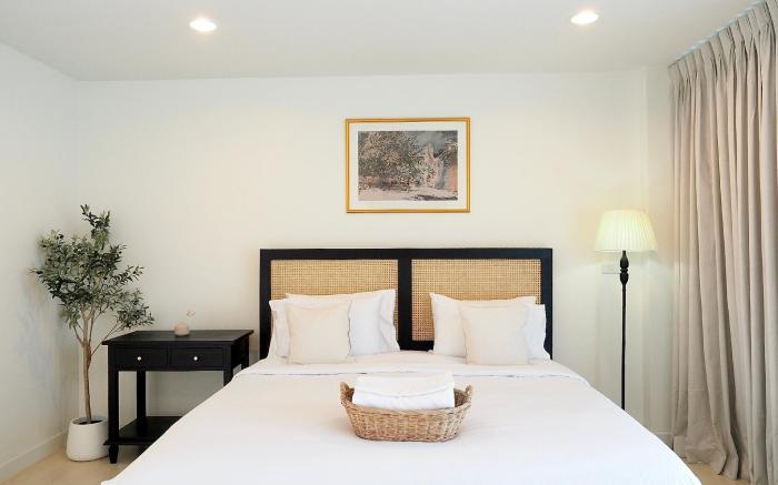 Superior King Partial Sea View Room + Free Disney+