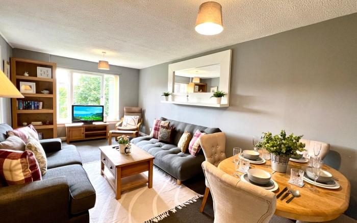 Spacious 2 Bed-Flat in Glasgow City | Free Parking