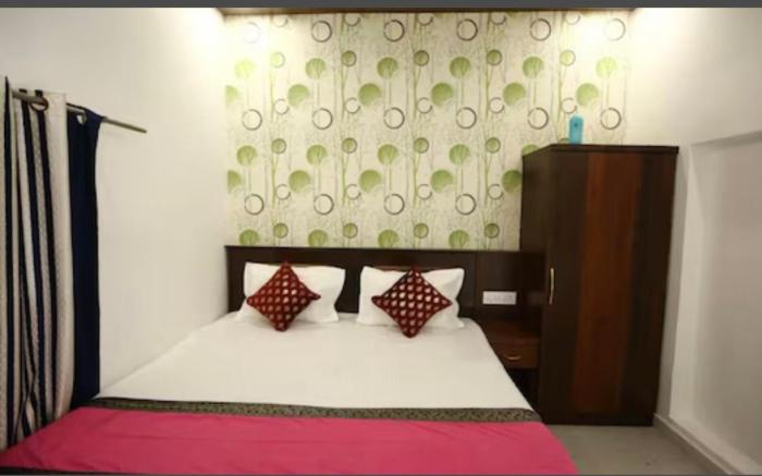 Goroomgo Hotel Hanuman Near Ram Mandir Ayodhya