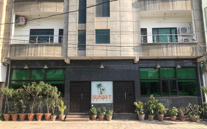 SUNSET SUITES
