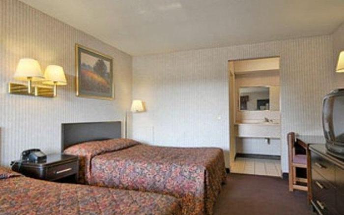 Super 8 by Wyndham East Lansing/University Area