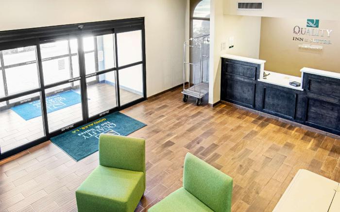 Quality Inn & Suites Near Tanger Outlet Mall