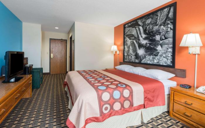 Super 8 By Wyndham Staunton