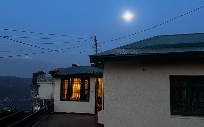 Heidi Villa , Barog