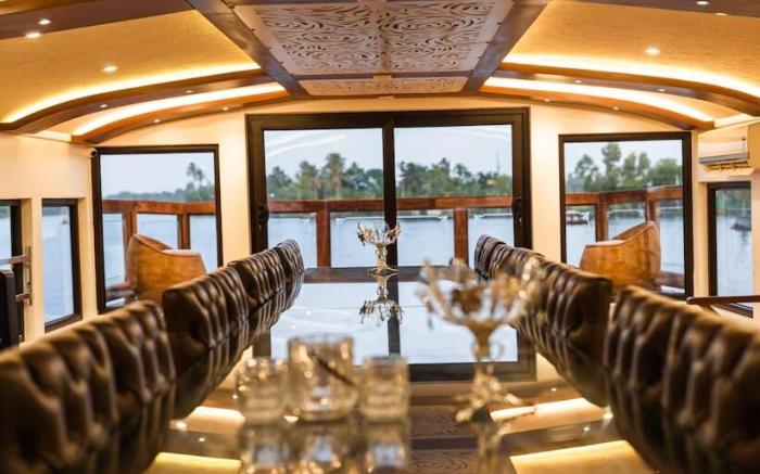 6 Bedroom A/c Private Houseboat With All Meals