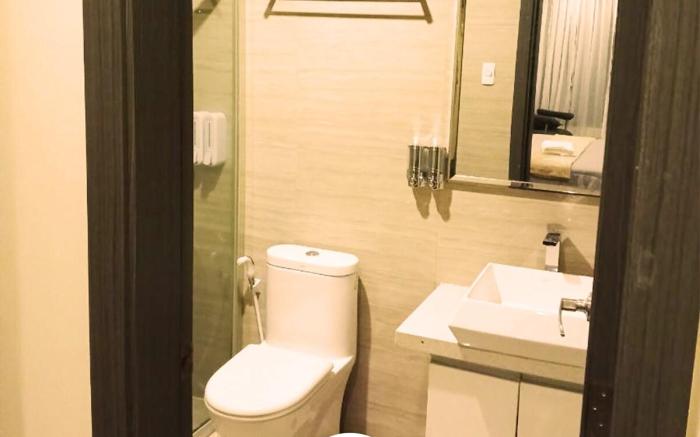 Spacious 1 BR near Solaire & Moa