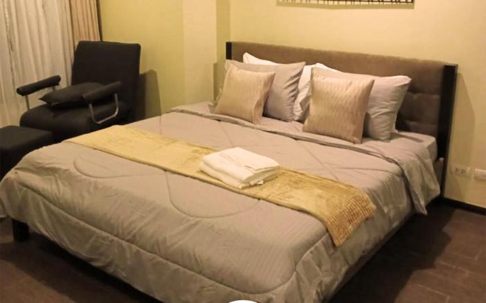 Spacious 1 BR near Solaire & Moa