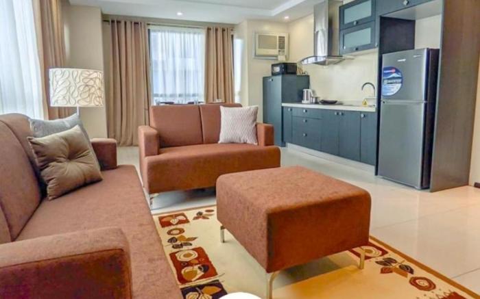 TWO-BEDROOM CORNER UNIT W/ SKYLINE VIEW NEAR MOA 