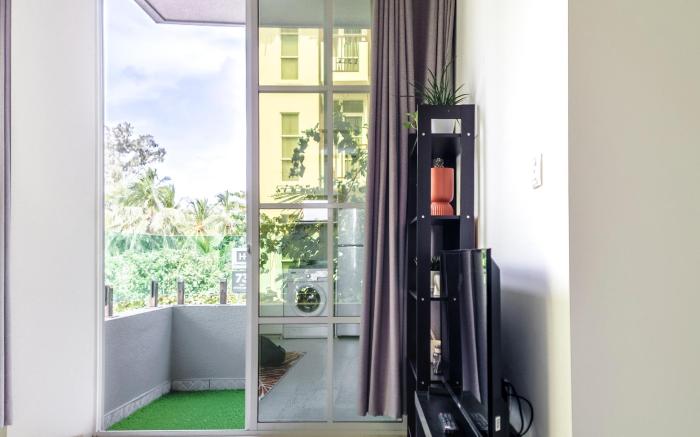 Cozy 1BR apartment by beach - partial ocean view