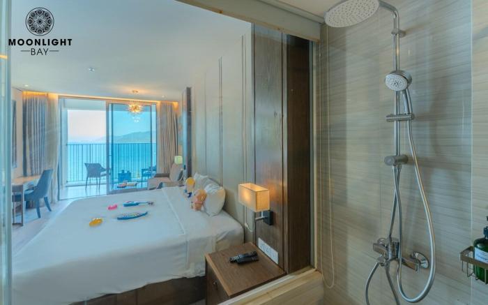 iBeachfront Studio center balcony