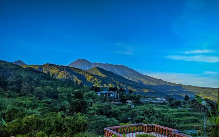 Villa Betawi Puncak Gunung Mas Cisarua