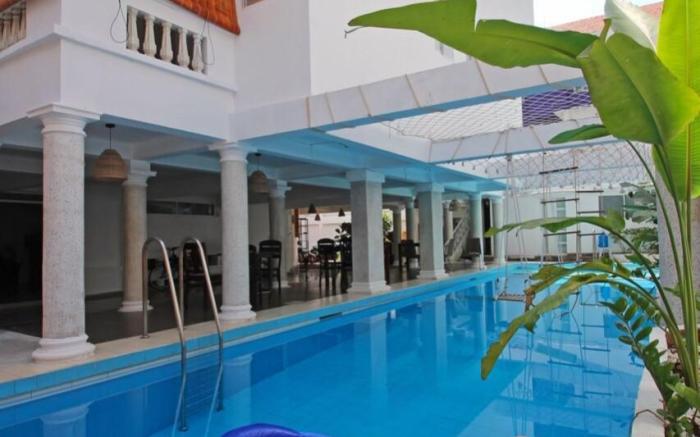 Room 101, Lovely Service Apartment with Pool