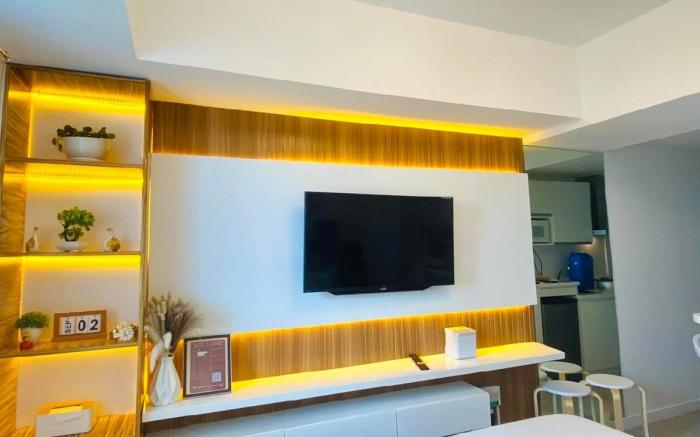 Azure North:Cozy Studio w/ Mt. Arayat View Balcony