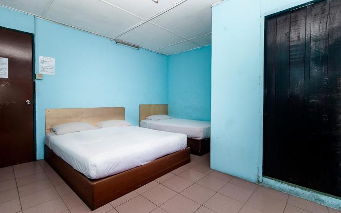 SPOT ON 89916 Gold Star Hotel