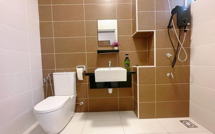 BANDAR DATO ONN {10PAX}PRIVATE BATHROOM AUSTIN 