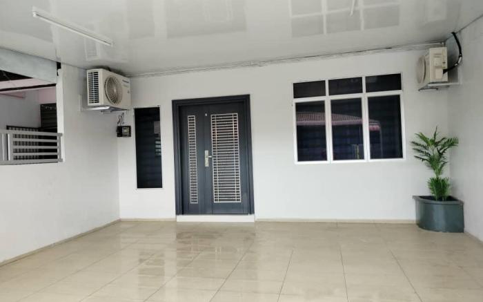 Al-Munawwarah Homestay (Muslim only)
