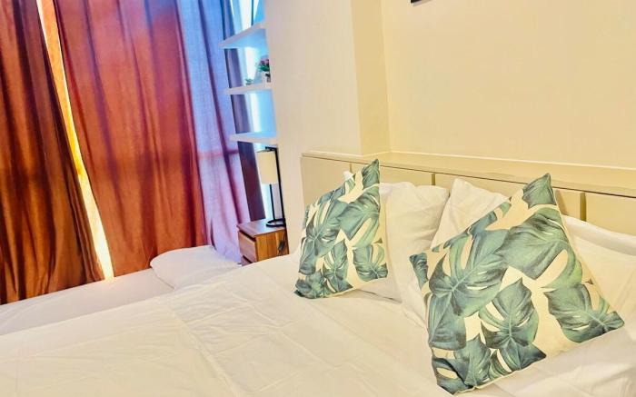 Beach access+pool access 3beds and more