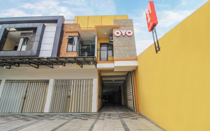 Hotel O Surabaya near Pelangi Park formerly D'best Kutisari