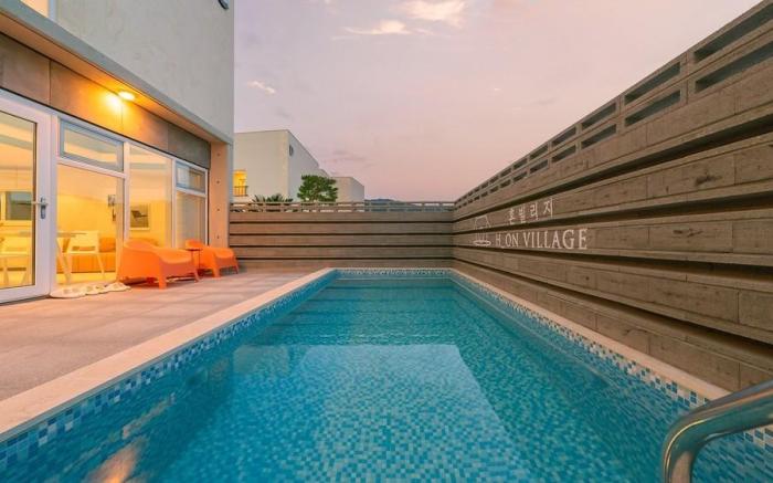 Horn Village Pool Villa