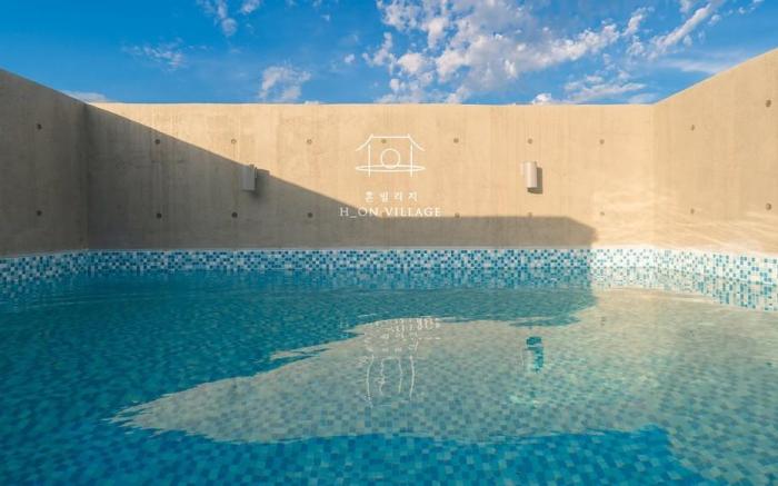 Horn Village Pool Villa