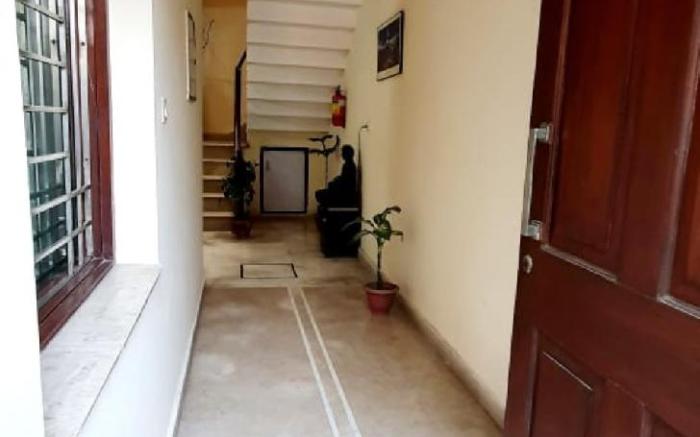 Goroomgo Noida Royal Residency	